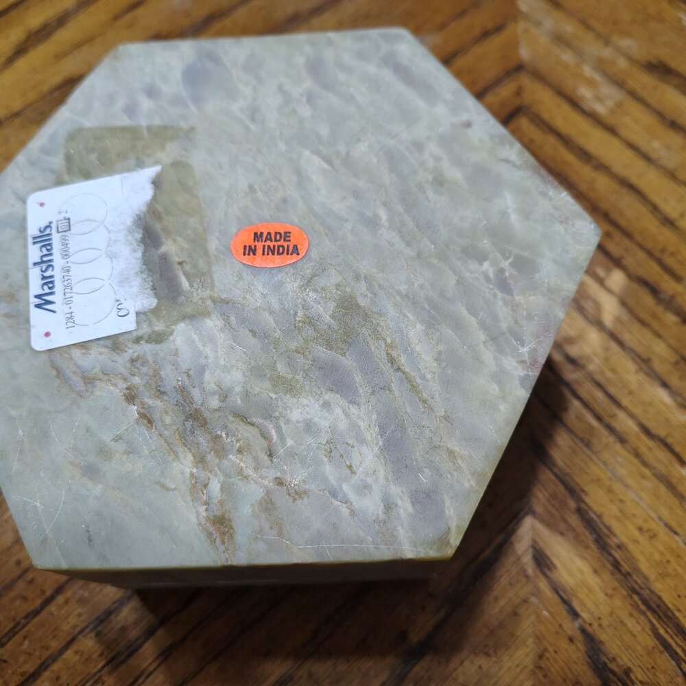 Small Soapstone Trinket Box with Elephant Detail - Picture 8 of 10